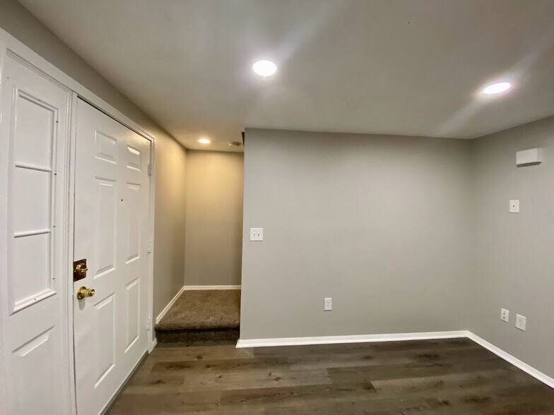 Main Entrance and Living Room - 30 Clayton St