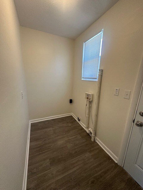 Building Photo - Updated 3BR Home with Fenced Yard & Garage