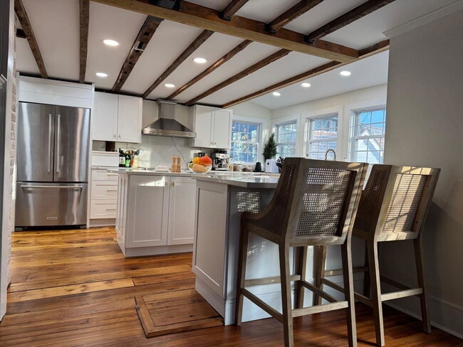 Building Photo - 354 Highland Ave