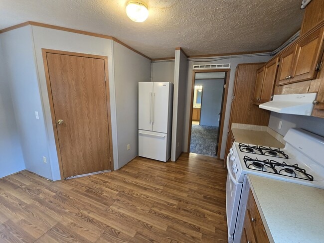 Building Photo - 700 W Ridgeway Ave