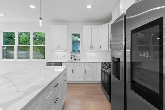 Building Photo - 5305 Ledesma Rd