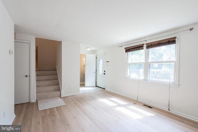 Building Photo - 3048 Silent Valley Dr