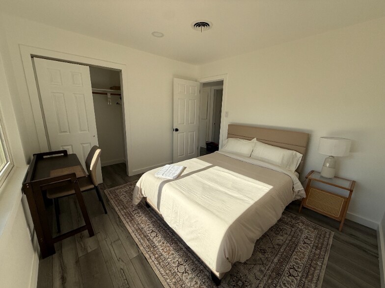 Building Photo - 4552 Alta Mesa Dr