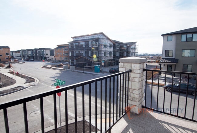 Building Photo - 1057 W 400 S