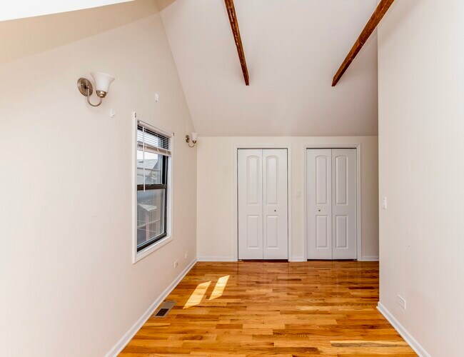 Building Photo - 1722 N Artesian Ave