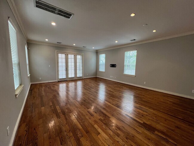 Building Photo - 3 Story home in private gated community!