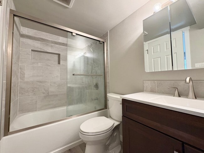 Building Photo - 330-332 S 1080 E