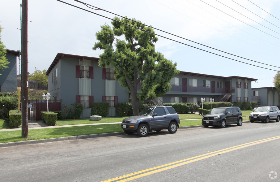 Primary Photo - Potomac Square Apartments