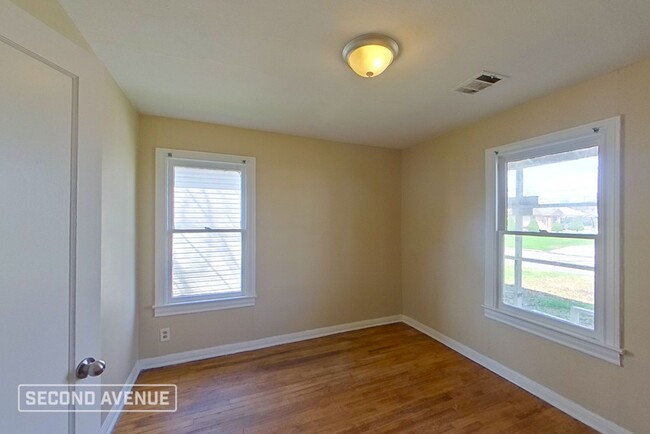 Building Photo - LIMITED TIME: $725 off second month’s rent...