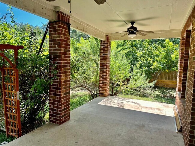 Building Photo - 413 Hunters Hill Dr