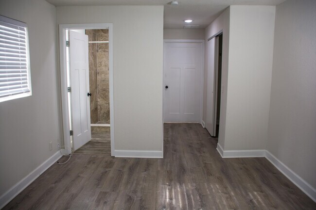 Building Photo - 86 Hurwood Ave