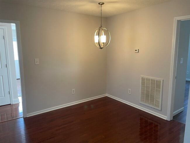 Building Photo - 3261 Cave Springs Ave