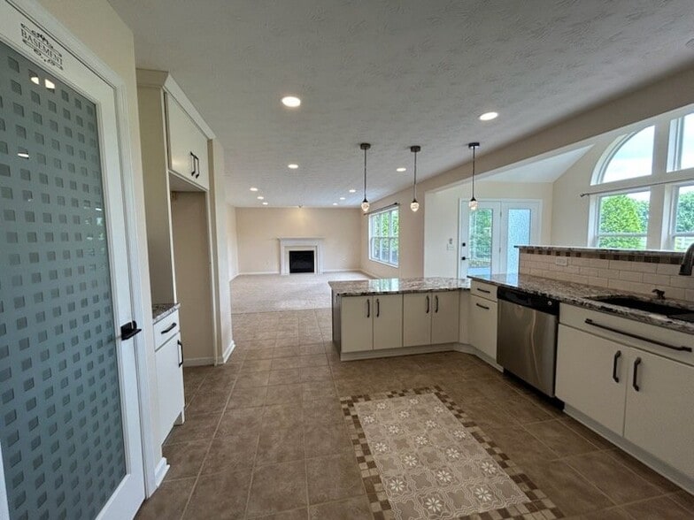 Building Photo - 9130 Bennington Way