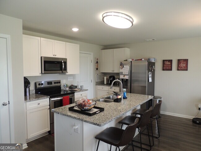 Building Photo - 325 McGiboney Ln