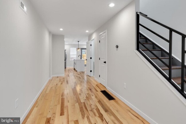 Building Photo - 2039 E Letterly St