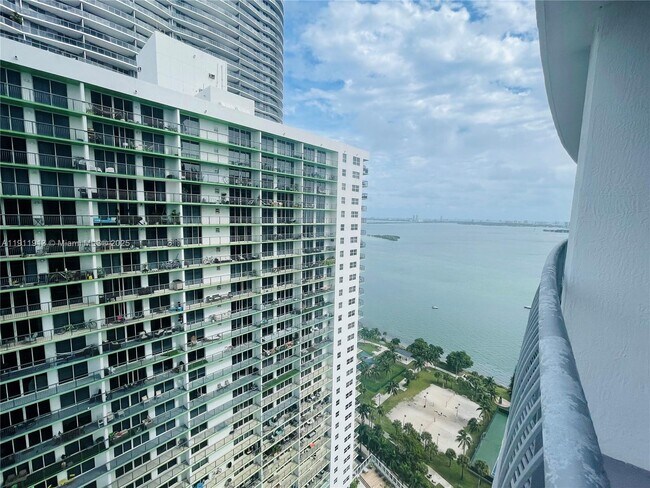 Building Photo - 1750 N Bayshore Dr