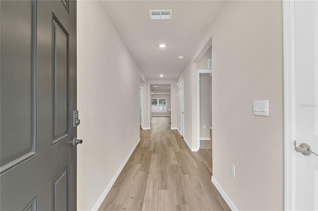 Building Photo - 2924 NE 20th Ter