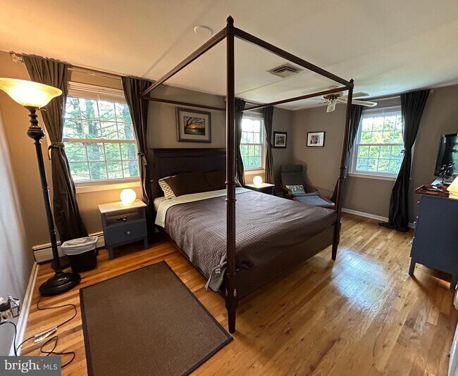 Building Photo - 5 Cedar Woods Dr