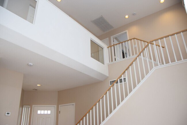 Building Photo - 7729 Paseo Vista Dr