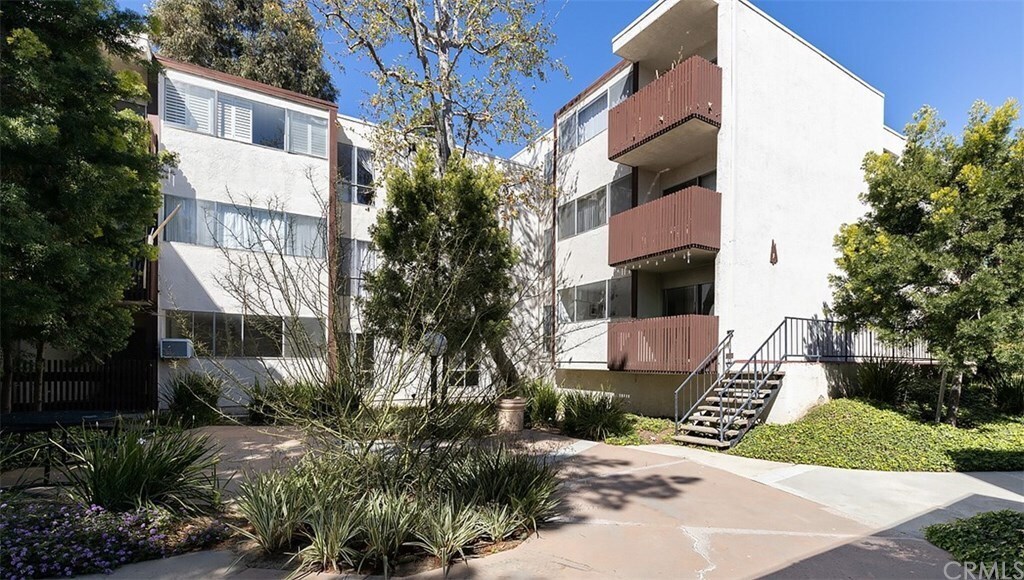 Building Photo - 6050 Canterbury Dr