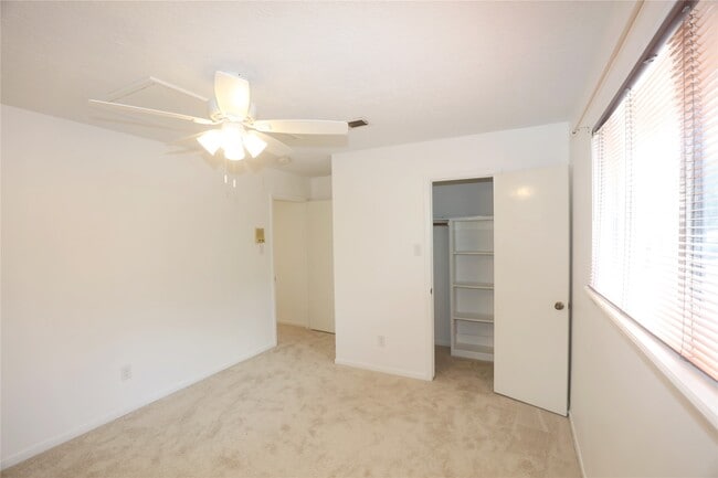 Building Photo - 2210 Shadowbriar Dr