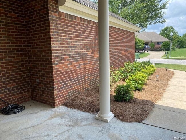 Building Photo - 4/3 in Deer Creek!