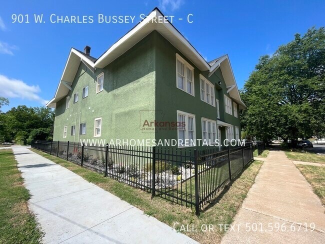 Building Photo - 901 W Charles Bussey Ave