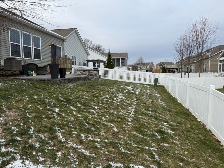 Rear Yard w/ Fence - 6120 Jadkins Way
