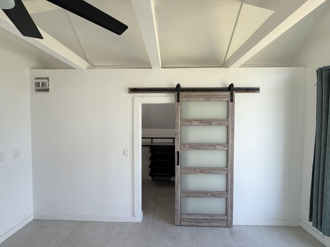 Building Photo - 5814 SE Orange Blossom Trail