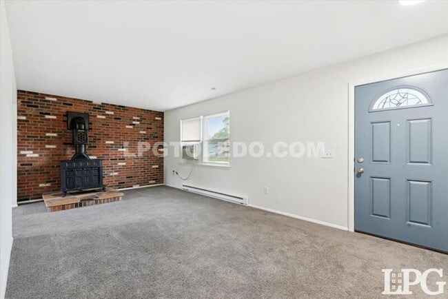 Building Photo - 4336 Deerwood Ln
