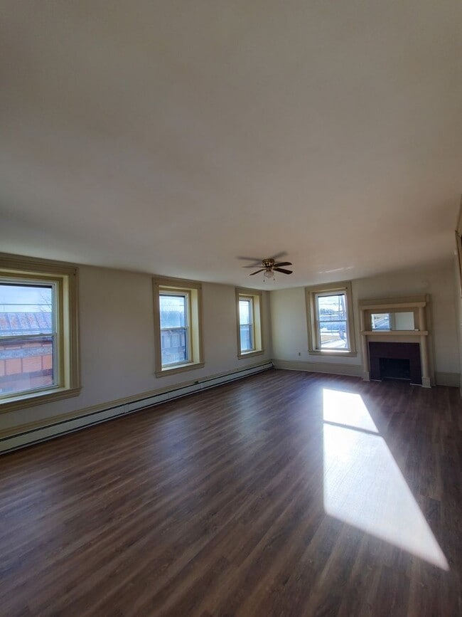 Building Photo - 377 White Deer Ave