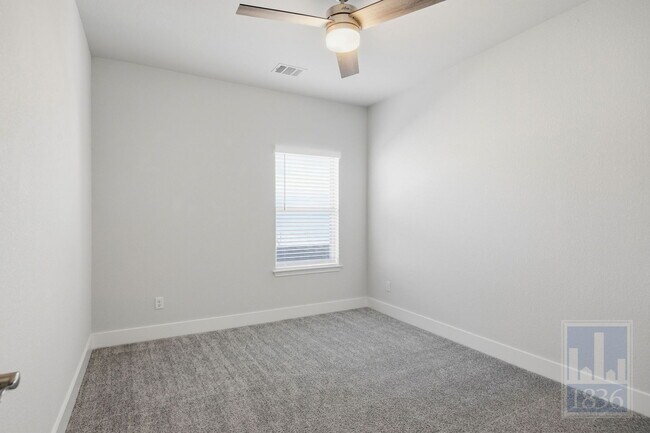 Building Photo - 216 Monrovia Wy