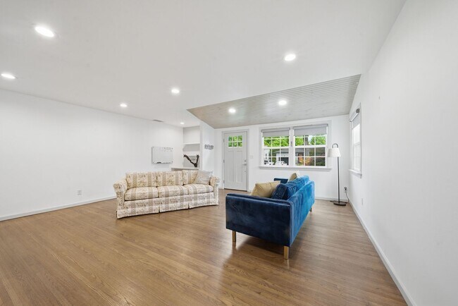 Building Photo - Updated 3 Bed, 1 Bath Home for Lease in Prime Midtown Location!