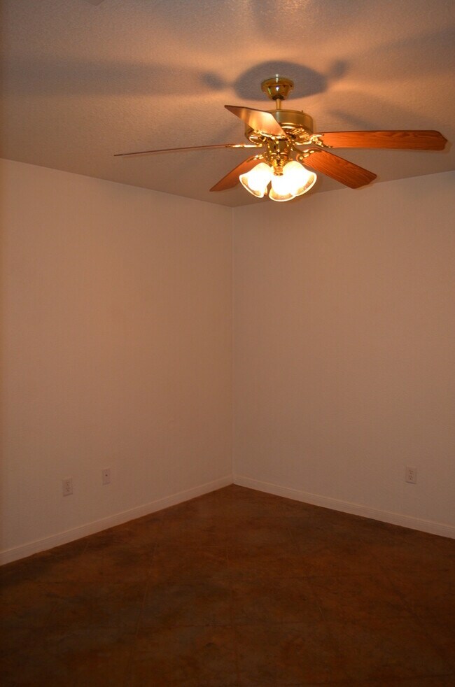 Building Photo - 501 Bonnie Dr