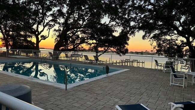 Primary Photo - 209 W Miracle Strip Pkwy