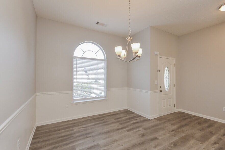 Building Photo - 180 Creekview Blvd