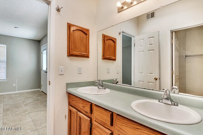 Building Photo - 10917 Loma Alta Pl