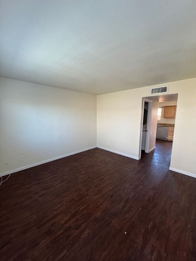 Building Photo - 2809 N Mountain Ave