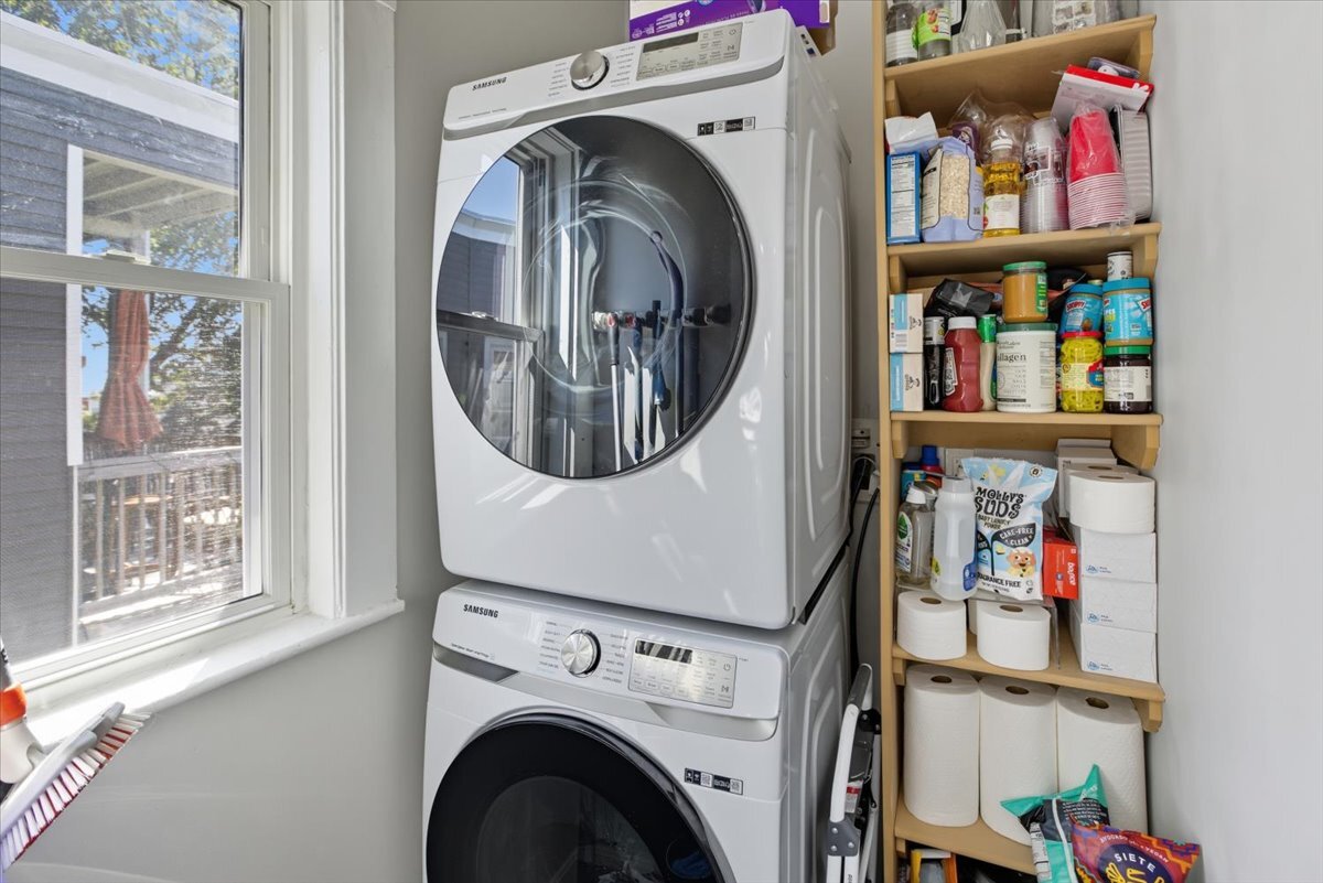 Building Photo - 663 Adams St