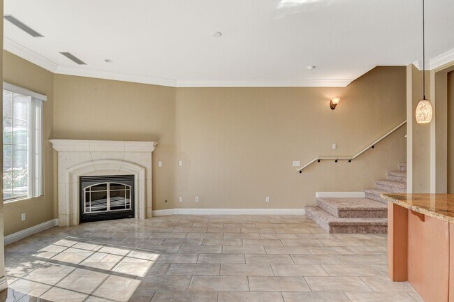 Building Photo - Luxury Resort Style Condo in Lake Las Vegas