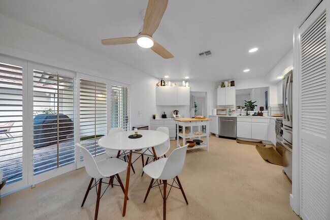 Building Photo - 4117 W Palm Aire Dr