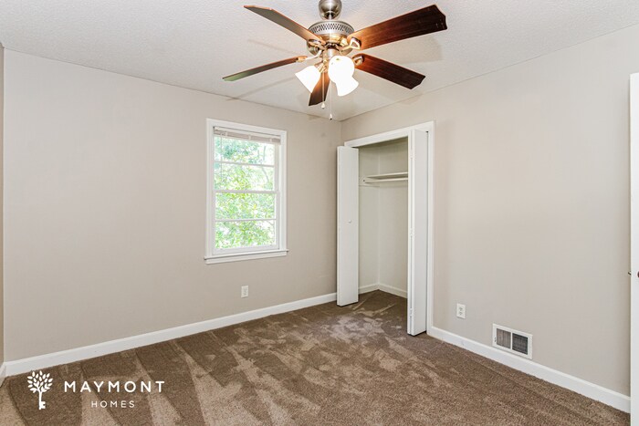 Building Photo - 4010 Pine Cone Dr