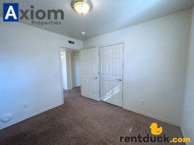 Building Photo - 465 Taft Ave