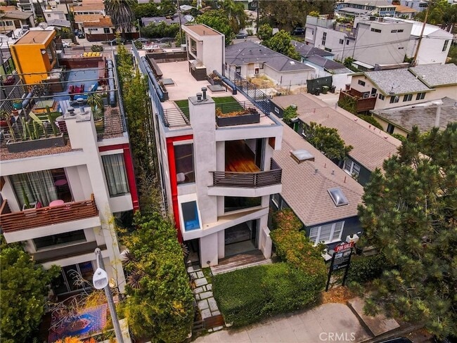 Building Photo - 419 Venice Way