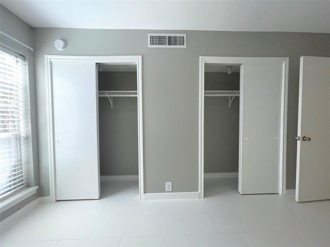 Building Photo - 2601 Bellefontaine St