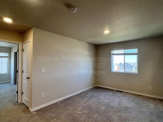 Building Photo - 10051 Ledgestone Terrace