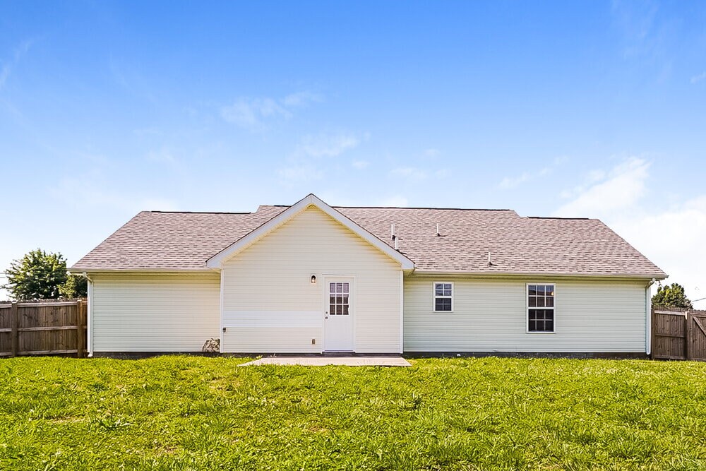 Building Photo - 705 Tot Dr