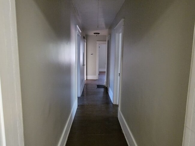 Building Photo - 3 Bedroom 1.5 bath House Florence!