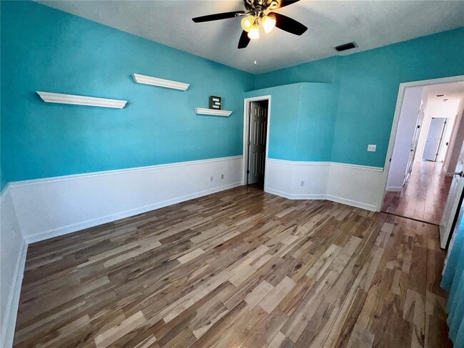 Building Photo - 7200 Bay Club Way