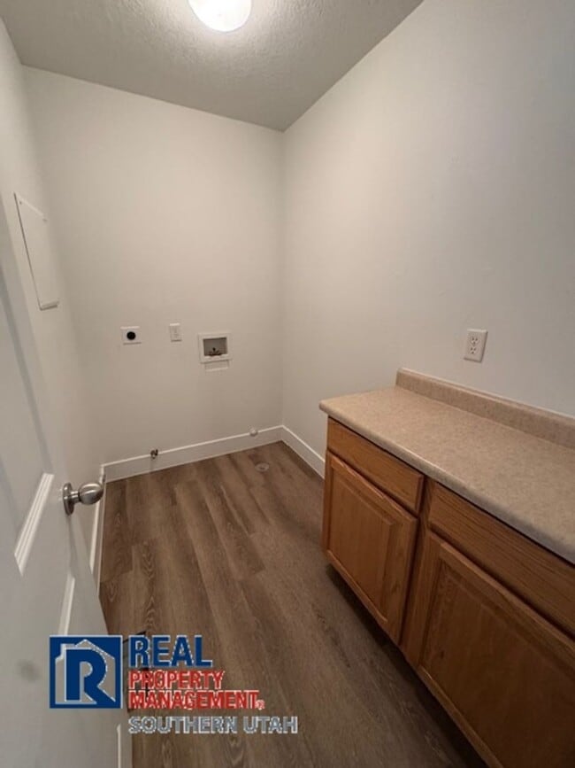 Building Photo - Hawk Hollow Townhomes